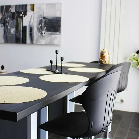 Apartel Black & White Apartment *